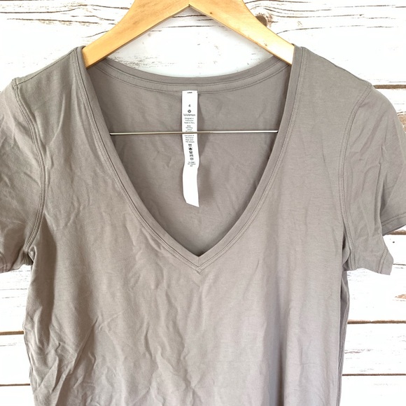 NWT lululemon love tee dark chrome tee grey gray - Picture 3 of 4